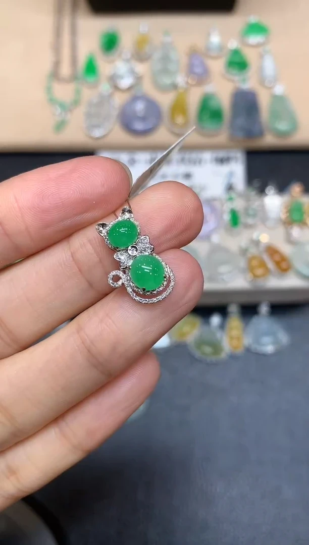 颈饰18K金镶嵌翡翠蛋面【无服务费