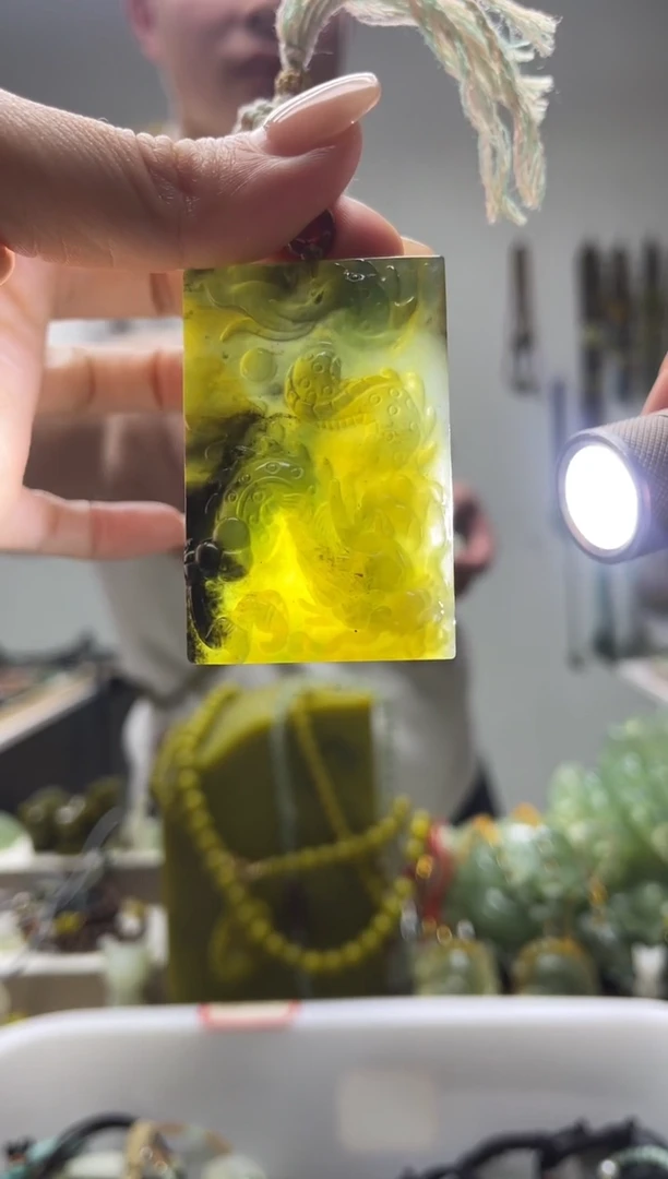 未镶嵌岫玉颈饰·