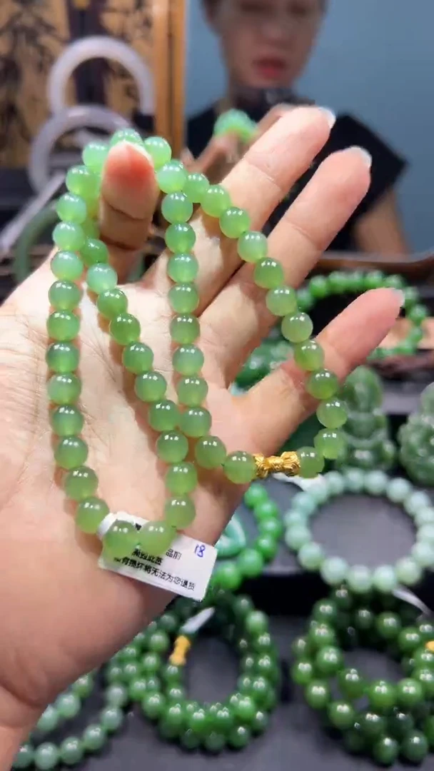 和田玉（碧玉）未镶嵌颈饰1