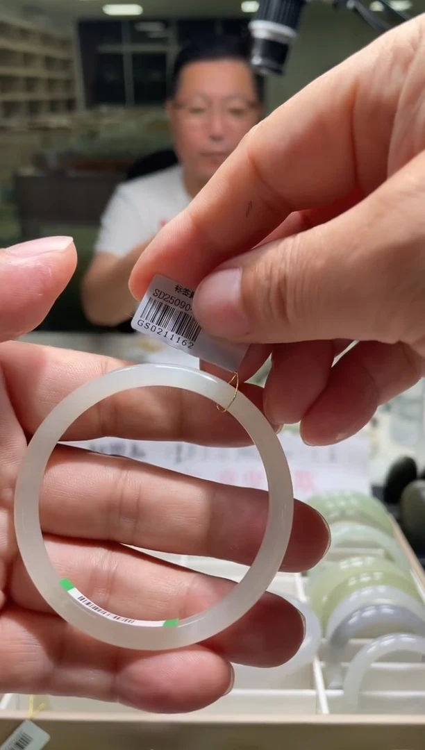 未镶嵌手镯和田玉55圈口 1162