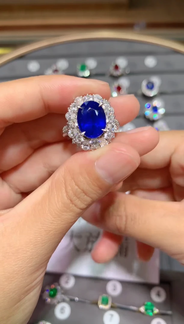 【闪购商品】蓝宝石戒指18K金镶嵌6.15CT