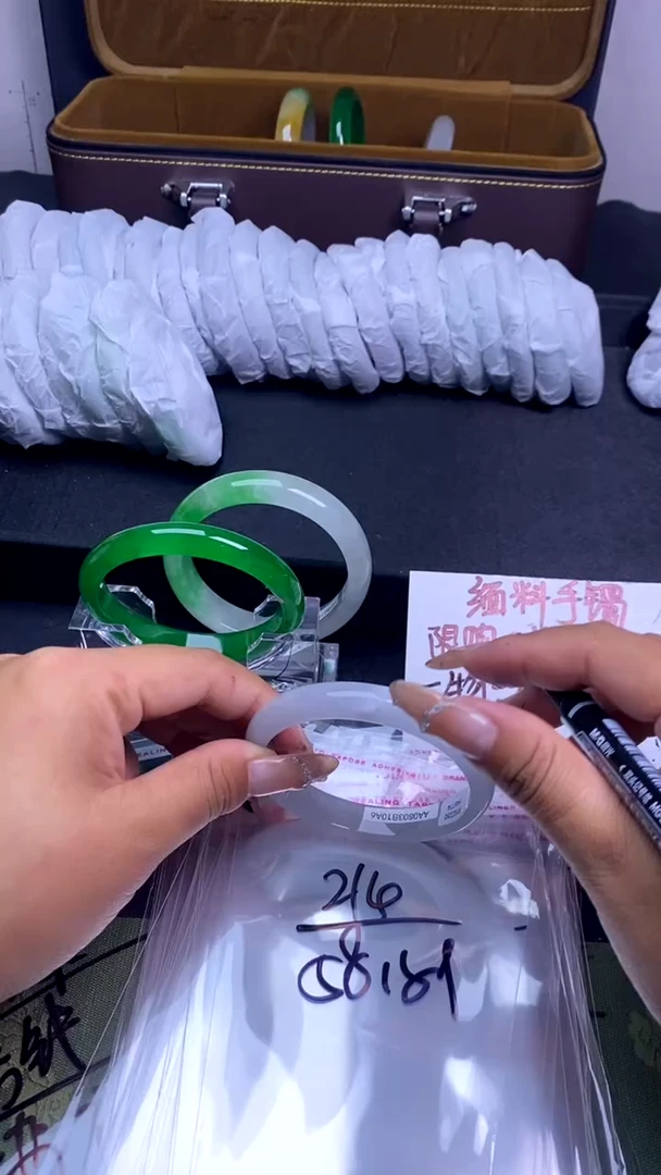 时尚女款缅料手镯214