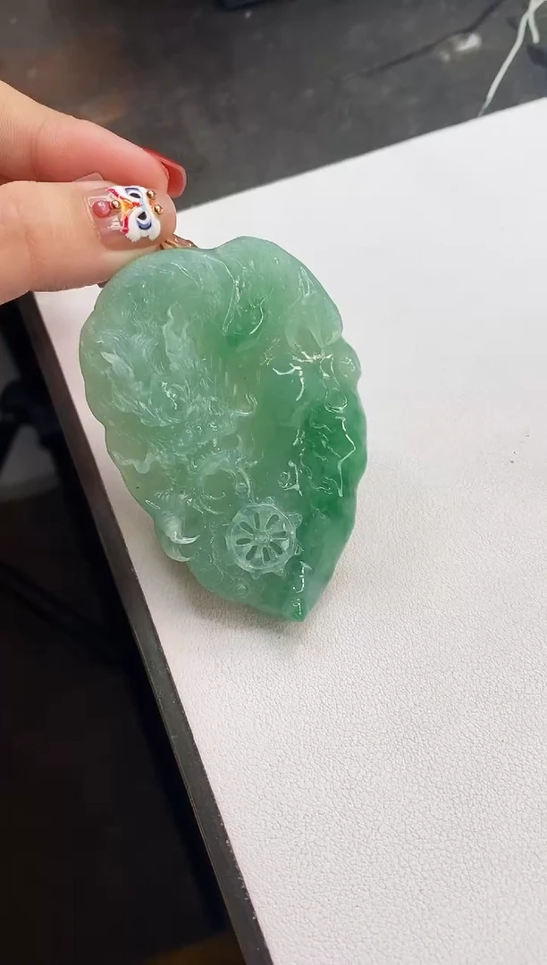 【闪购商品】翡翠颈饰未镶嵌龙牌