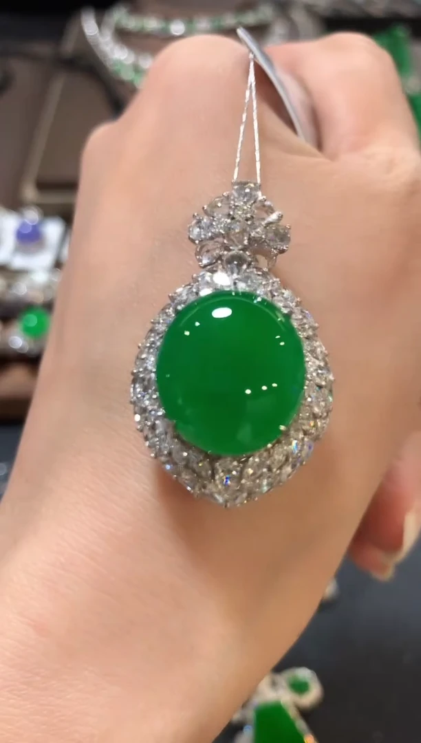 吊坠(不含链)18K金镶嵌翡翠焦***花m165