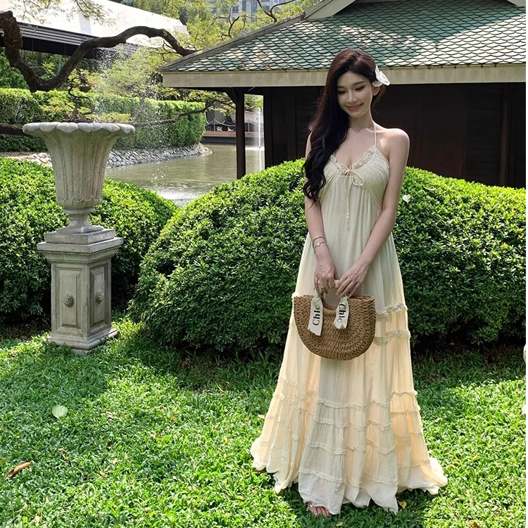 氛围感穿搭挂脖吊带连衣裙性感露背蛋糕长裙法式重工海边度假裙子