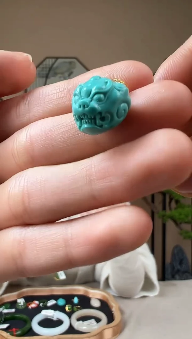 18K金镶嵌绿松石吊坠(不含链)18K金镶绿松兽面吊坠 3.1g+