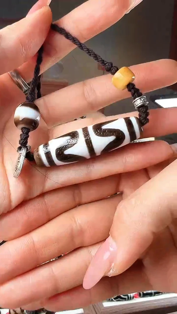 玛瑙/玉髓颈饰未镶嵌小**花虎牙