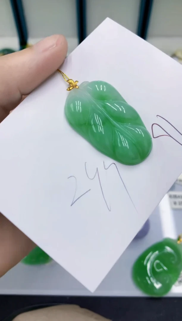 颈饰18K金镶嵌翡翠翡翠