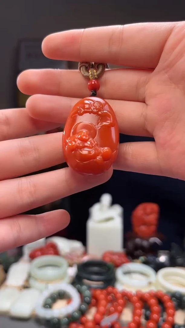 颈饰未镶嵌南红玛瑙吊坠