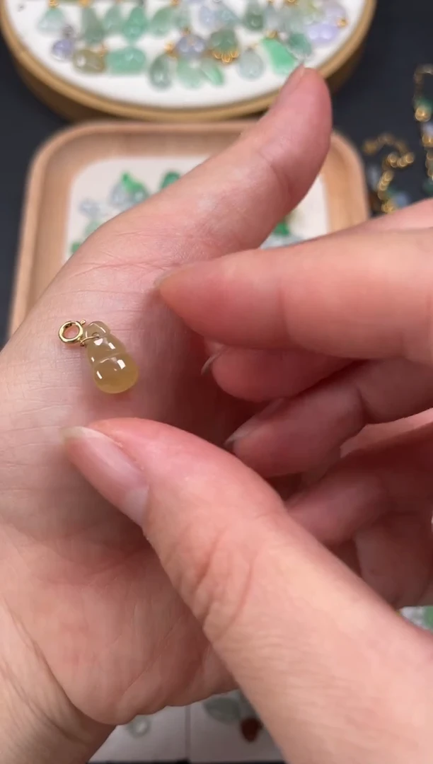 吊坠(不含链)18K金镶嵌翡翠一个JK331