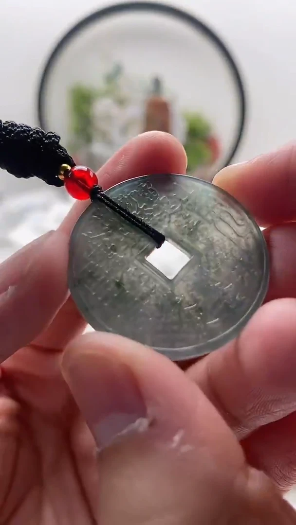 颈饰未镶嵌翡翠山鬼