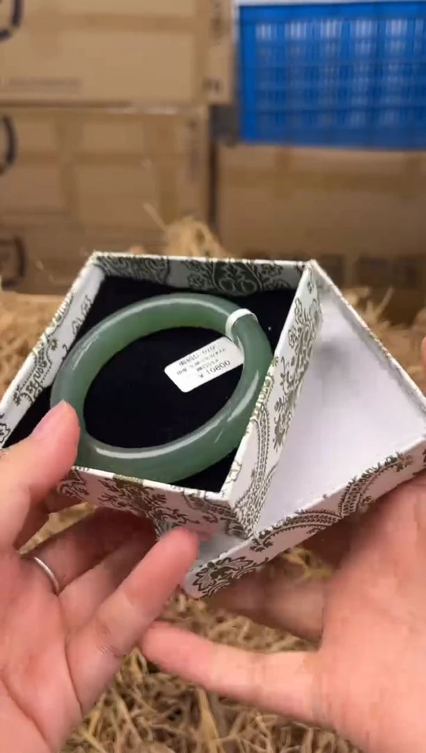 未镶嵌手镯石英质玉D-620