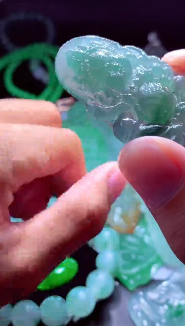 未镶嵌定制翡翠粉*?翡翠毛货定制