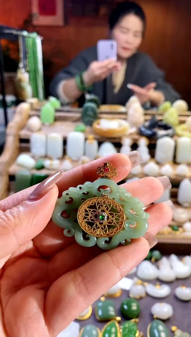 【闪购商品】和田玉吊坠18K金镶嵌。1