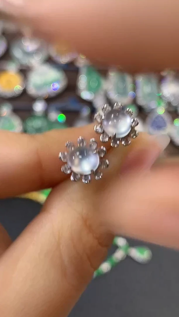 18K金镶嵌翡翠耳饰B80