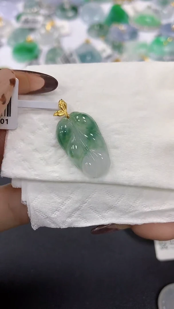 颈饰18K金镶嵌翡翠a货假一赔三支持复检百元上9元证书费自理