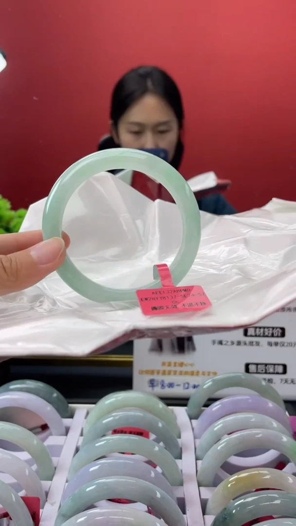 翡翠手镯未镶嵌1