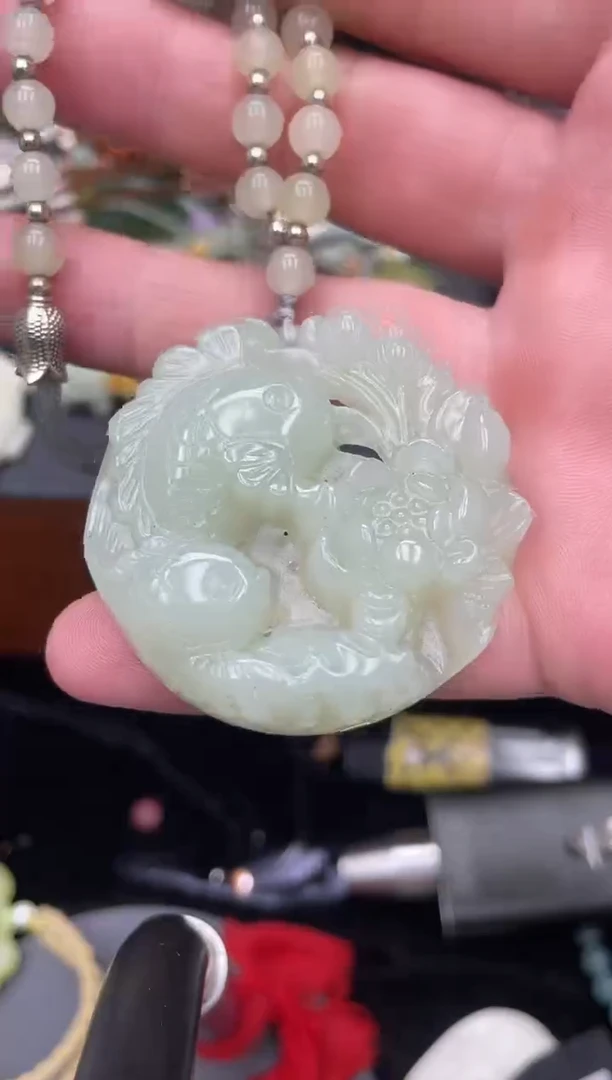 岫玉未镶嵌吊坠·