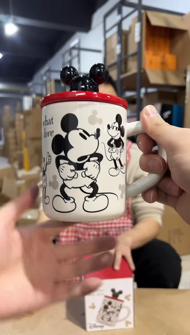 【闪购商品】杯原盒米奇手稿带盖杯