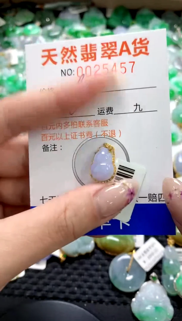 翡翠18K金镶嵌颈饰1111111111111111
