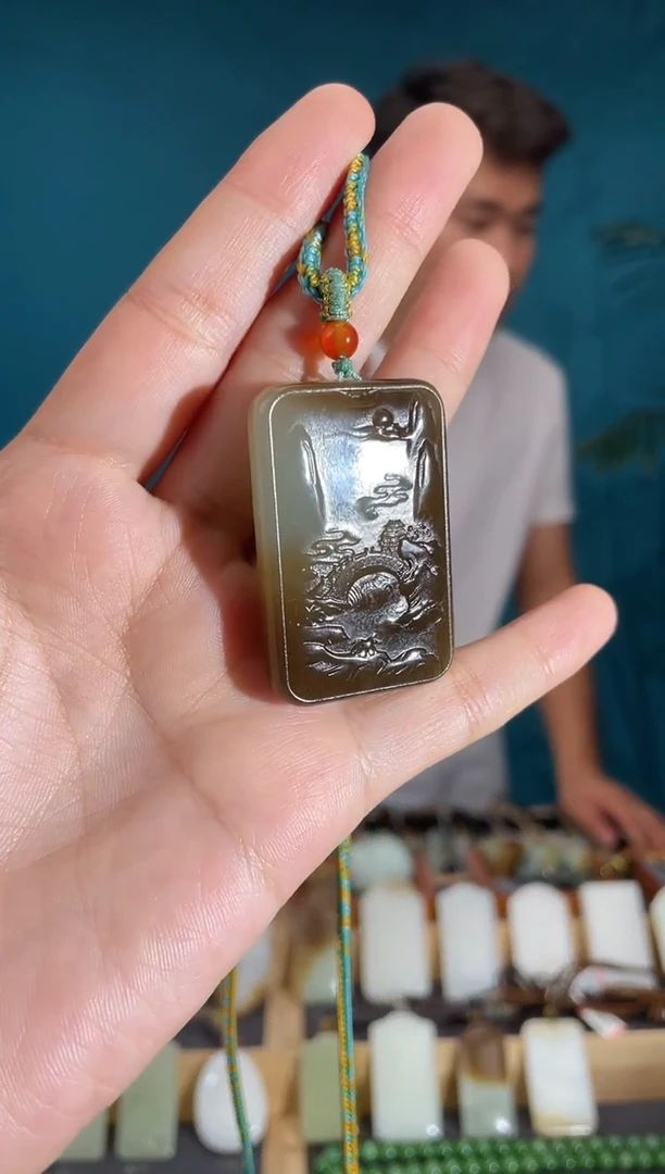 颈饰未镶嵌和田玉1