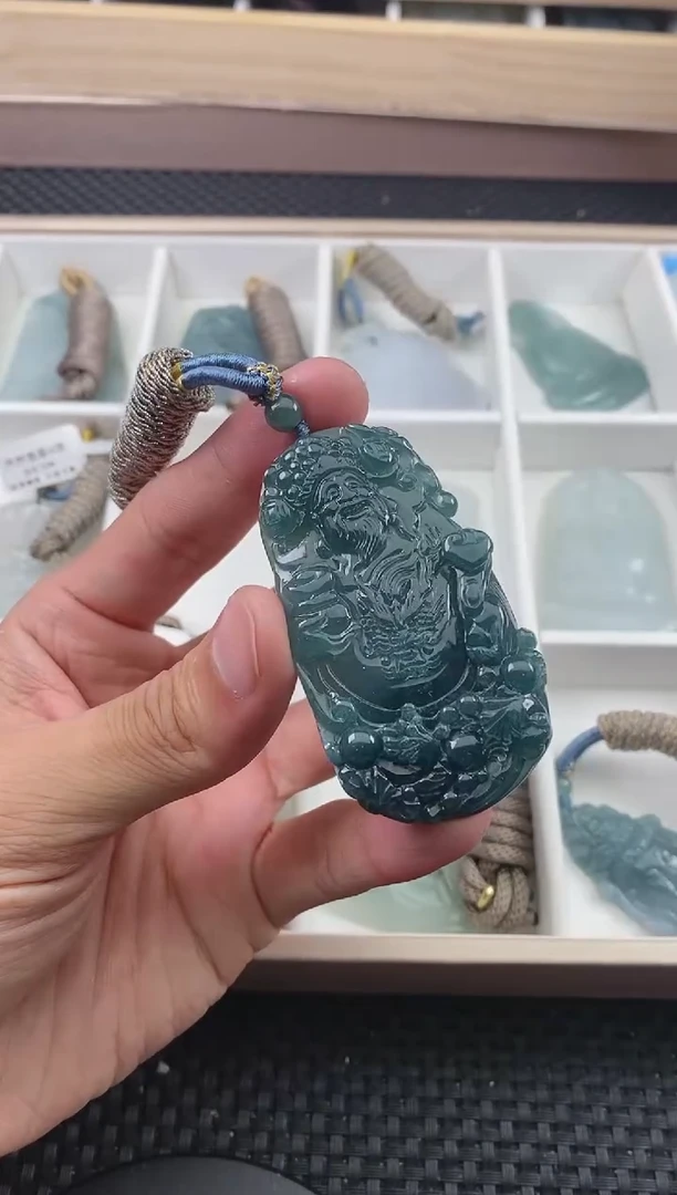 翡翠未镶嵌颈饰