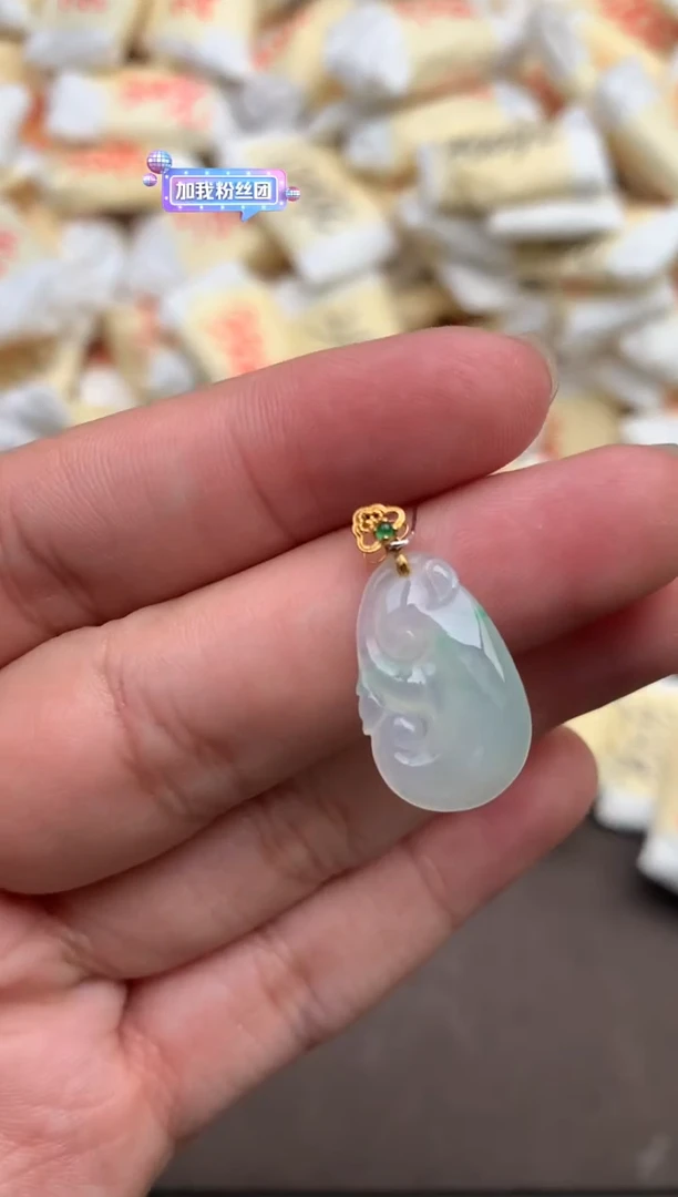 翡翠挂件18K金镶嵌—
