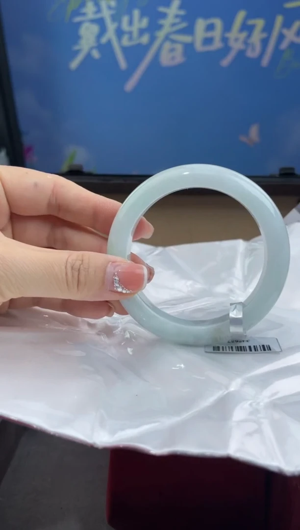 翡翠手镯未镶嵌10