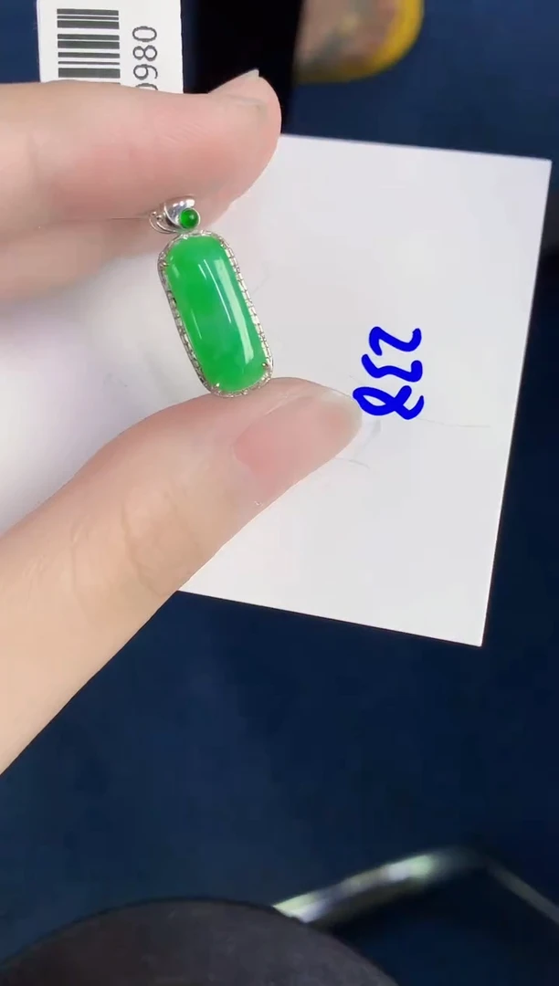 颈饰18K金镶嵌翡翠天然翡翠缅甸A货