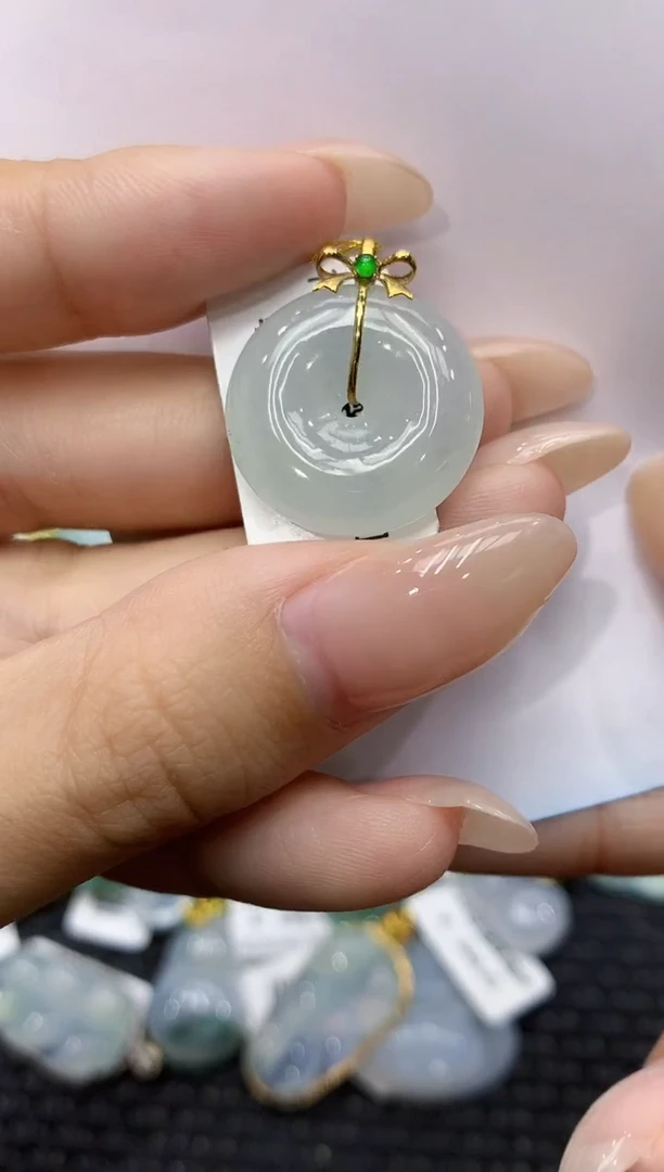 颈饰18K金镶嵌翡翠111111111111