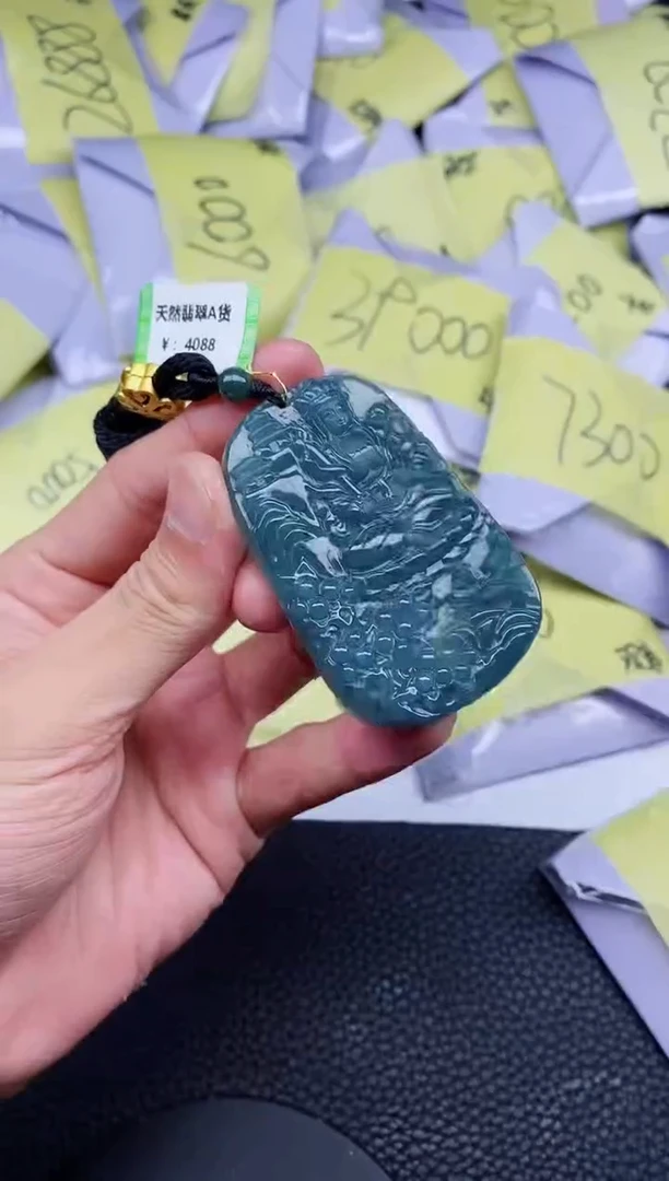 翡翠未镶嵌颈饰