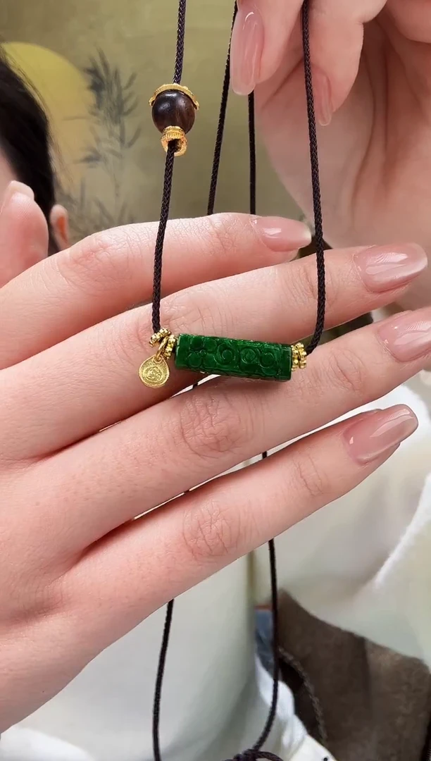 颈饰未镶嵌翡翠吊坠