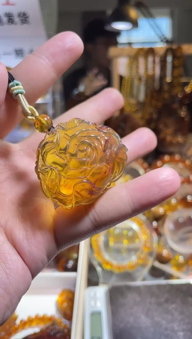 未镶嵌琥珀裸石金棕 牡丹花