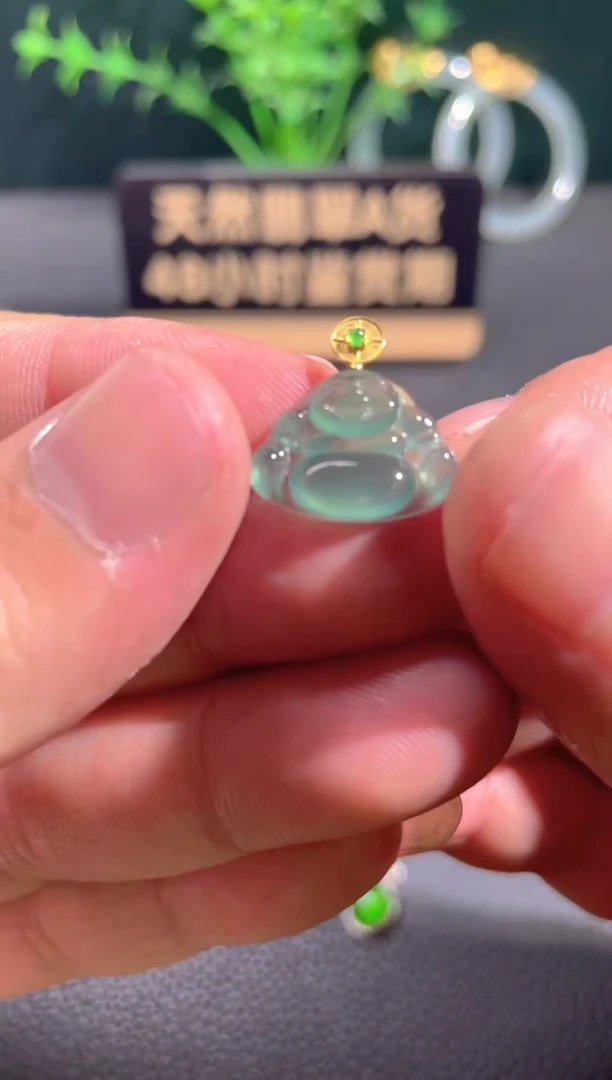 翡翠18K金镶嵌颈饰翡翠