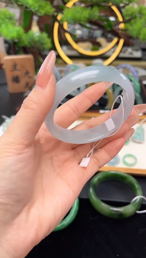 未镶嵌手镯翡翠手镯