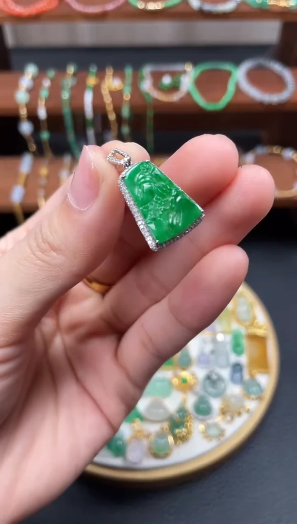 【闪购商品】翡翠吊坠(不含链)18K金镶嵌一个   JK235