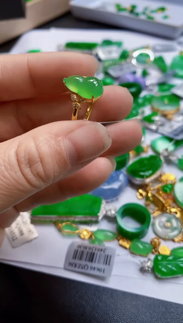 【闪购商品】翡翠颈饰18K金镶嵌戒指