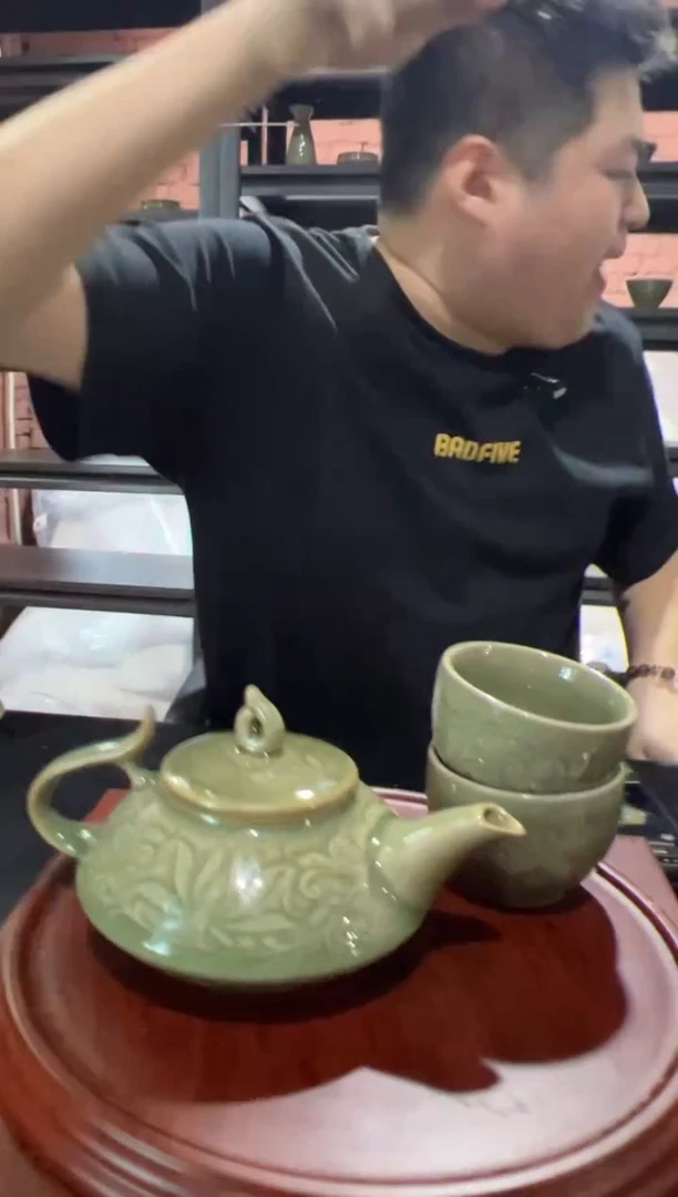 微瑕】耀州窑莲纹球孔壶+鸡蛋杯2个