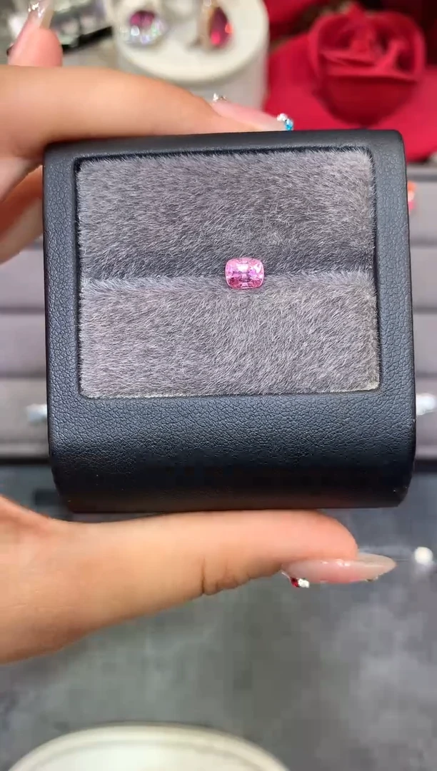 未镶嵌裸石定制尖晶石枕型 纯粉色调 1.02ct