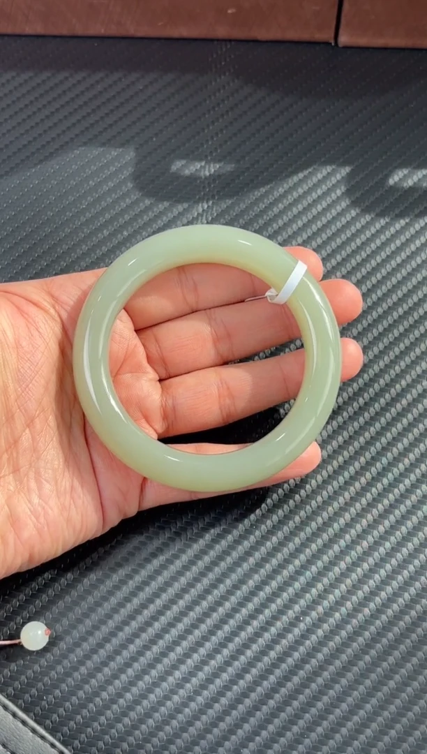 未镶嵌手镯和田玉且末微色差近矿57