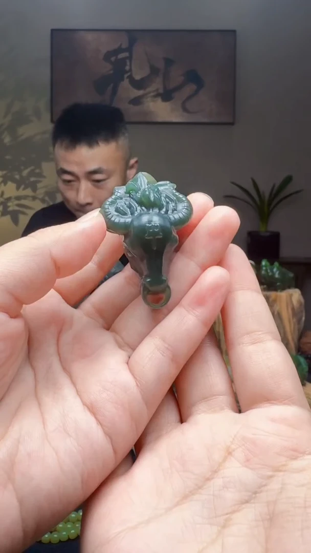 和田玉未镶嵌挂件用****8小牛头