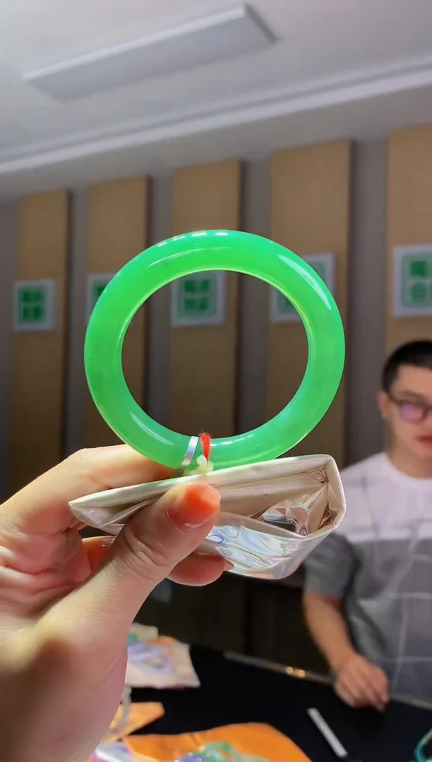 未镶嵌手镯翡翠- C34圈口 52.5全款100万 定金2万