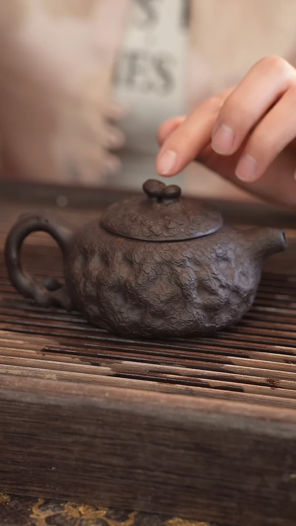 茶壶紫砂供春 黑金砂 170cc