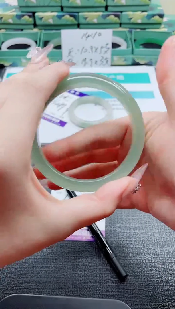 未镶嵌手镯石英质玉37-64