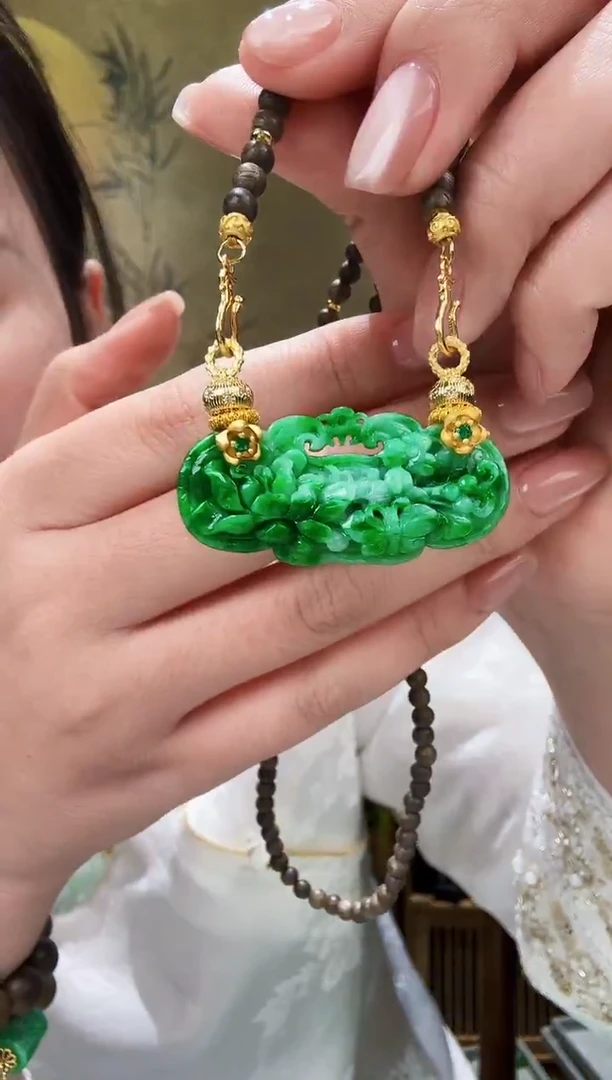 颈饰未镶嵌翡翠吊坠