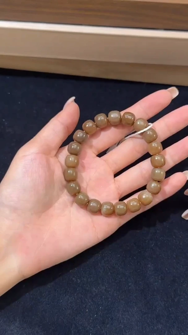 未镶嵌手串和田玉且末纯糖微色差卡10老型手串