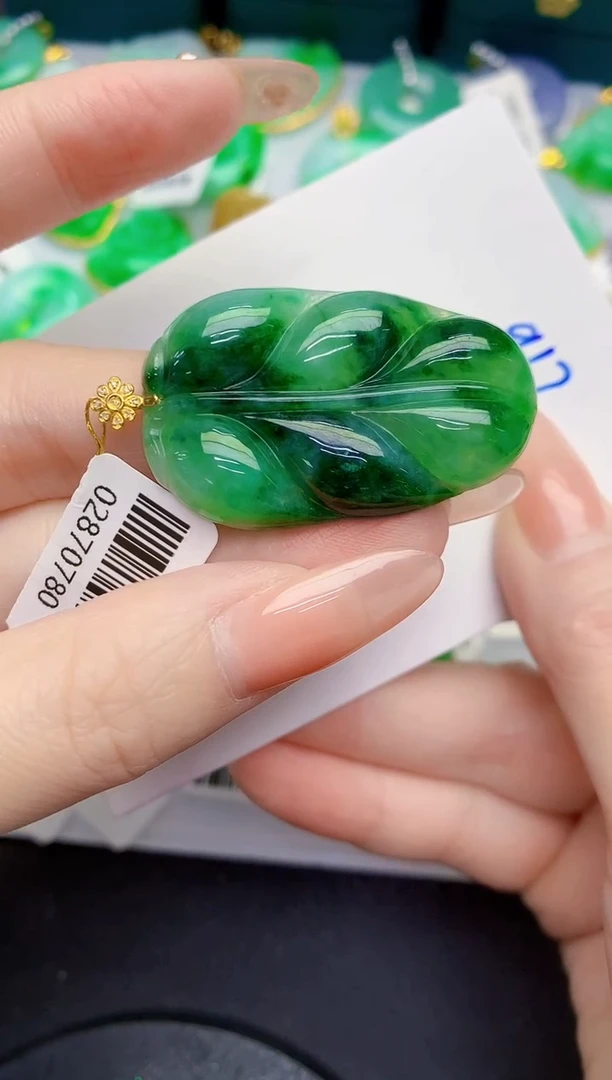 颈饰18K金镶嵌翡翠缅甸天然翡翠A货