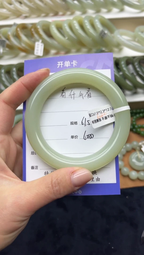 颈饰未镶嵌和田玉看***啊和田玉胖圆手镯