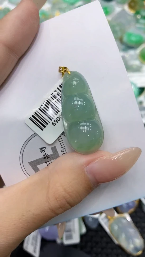 颈饰18K金镶嵌翡翠111111111111