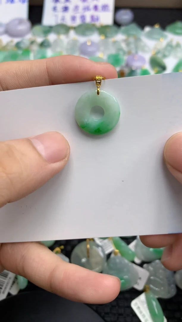 翡翠18K金镶嵌颈饰1111111111